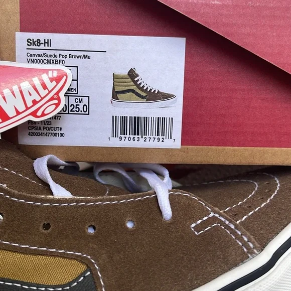 Vans WMNS Sk8-Hi Canvas/Suede Pop Brown/Mu
VN000CMXBF0
Sneakers - Picture 2 of 16